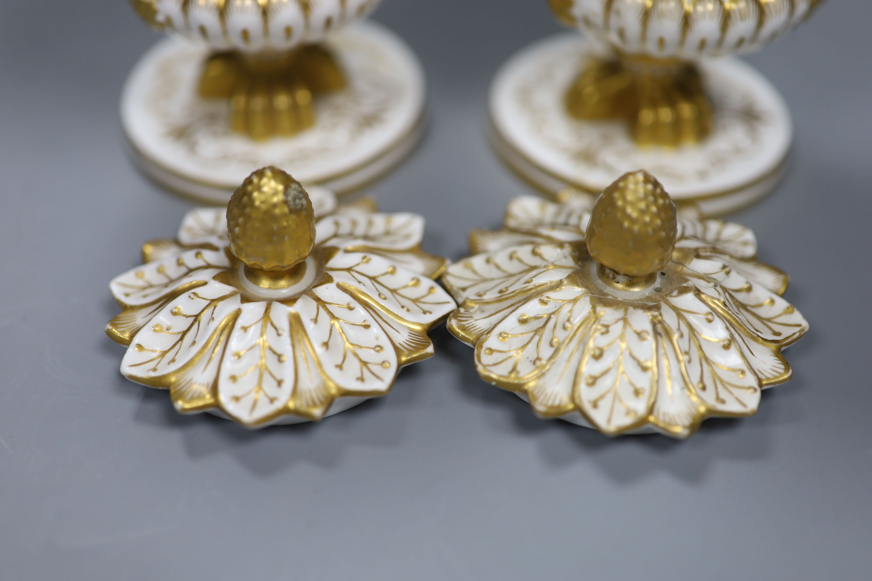 Two Sampson Hancock Derby pot pourri vases and covers, overall height 13cm